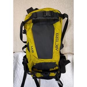 Arc'teryx M20 Yellow Black Ski Snowboard Backpack Alpine Pack Durable Outdoor